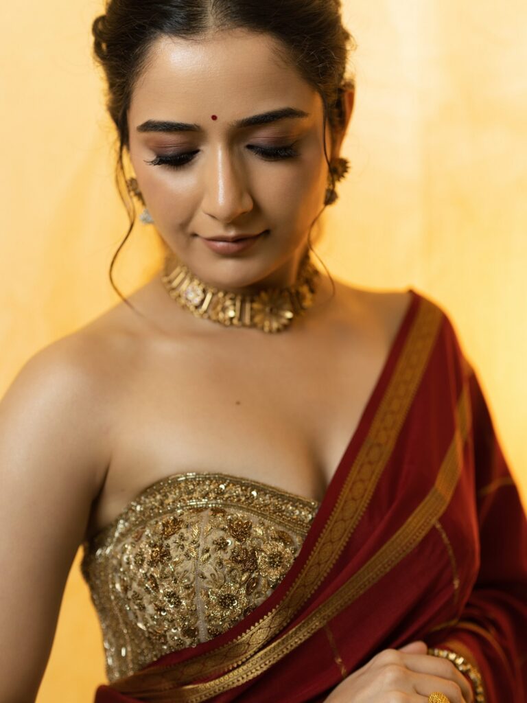 Ashika Ranganath Redefines Traditional Elegance in Silk